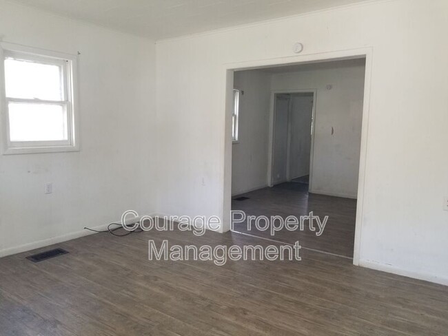 Building Photo - 109 Chestnut St