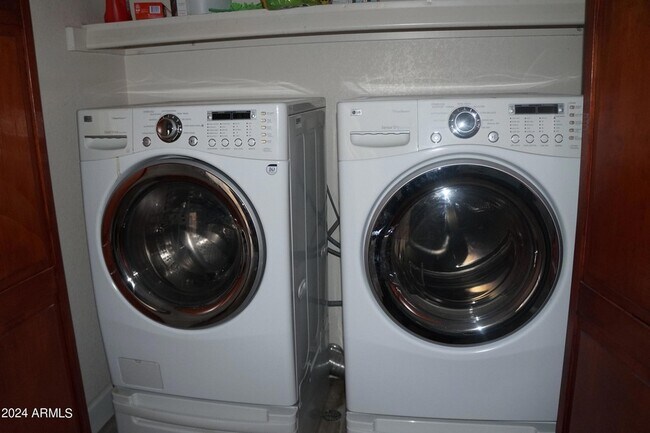 Building Photo - 5756 W Del Rio St