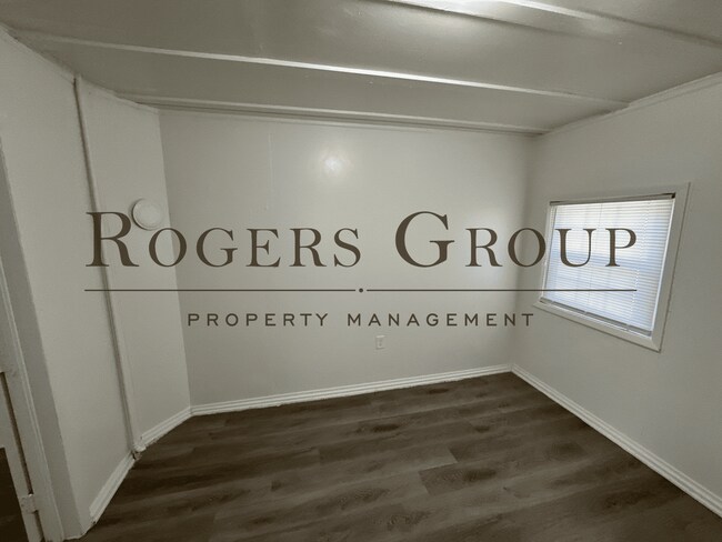 Building Photo - #450 - 914-916 Water St Duplex