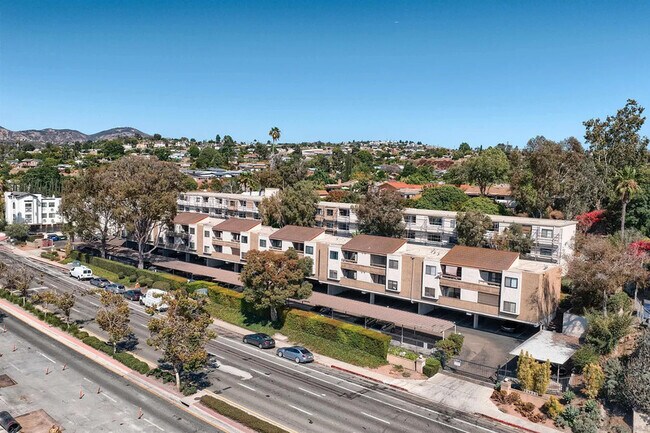 Building Photo - 6725 Mission Gorge Rd