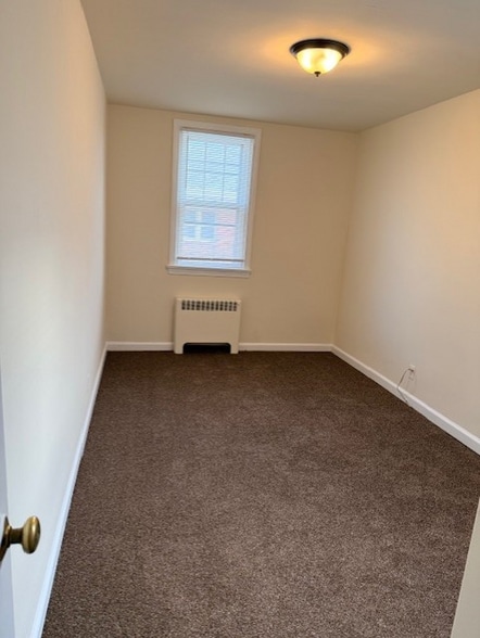 Building Photo - 904 E Upsal St