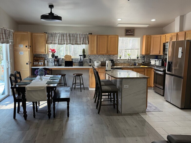 Building Photo - 4079 Scenic View Dr