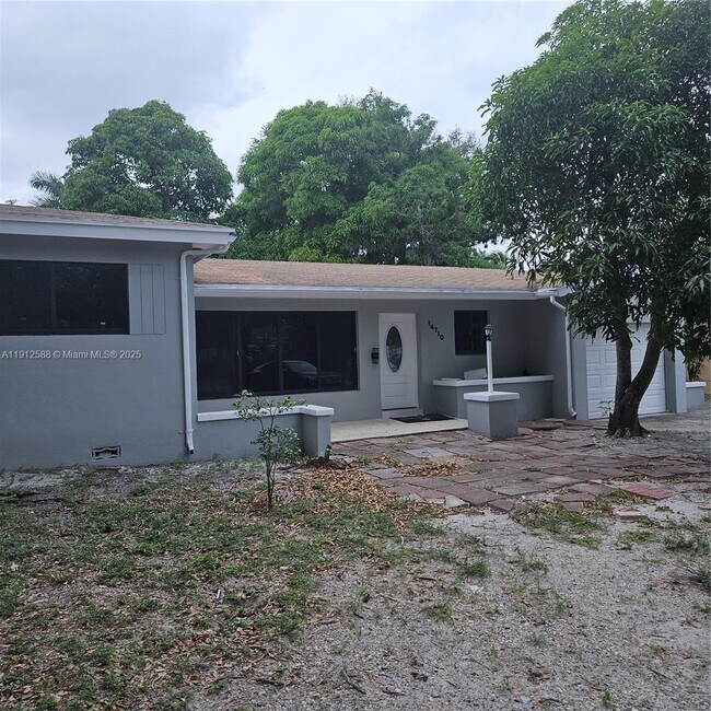 Building Photo - 14710 NE 5th Ct