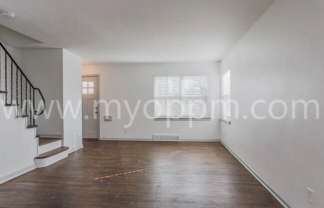 Building Photo - 4360 Davenport St