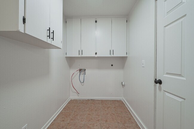 Building Photo - 4800 Spencer Rd