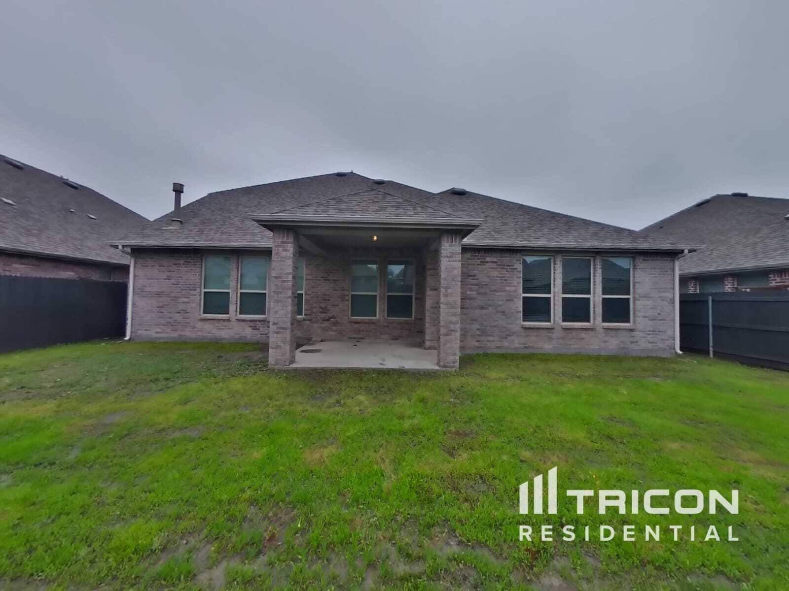Building Photo - 1620 Village Creek Dr