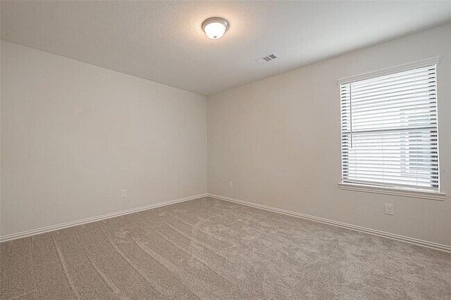 Building Photo - 27966 Western Crk Ct