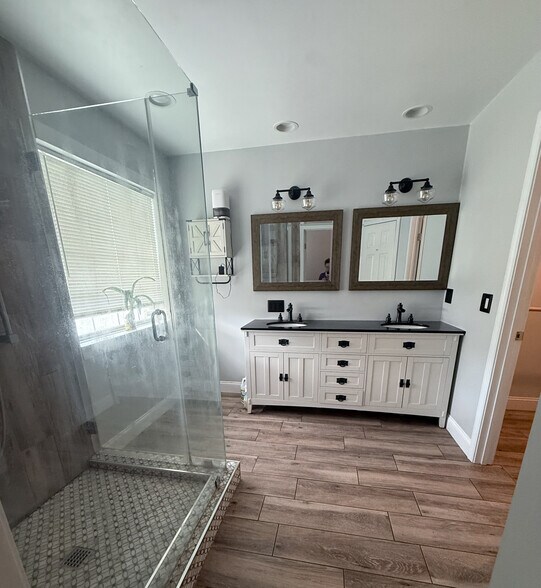 Building Photo - 2 Hummingbird Ct