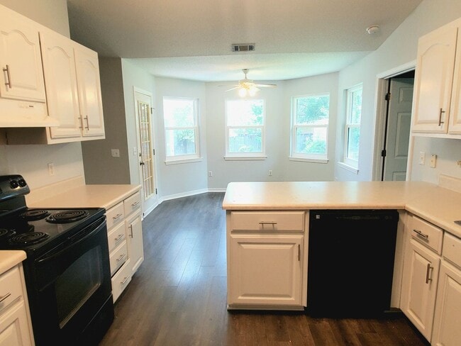 Building Photo - Well cared for 3 Bedroom, 2 Bath Home in Copperfield Subdivision in Pace.