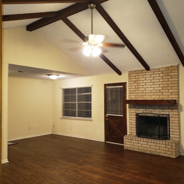 Building Photo - 2308 Lake W Dr