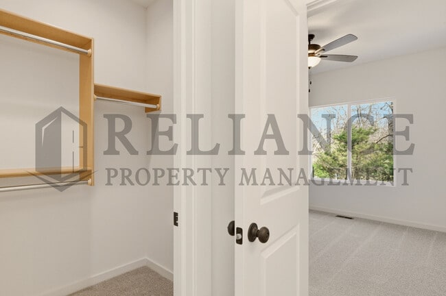 Building Photo - 5238 N Pinecrest Ct