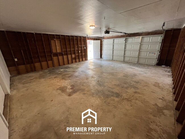 Building Photo - NEWLY RENOVATED 4BR/2BA Whitehaven Home | Detached 2-Car Garage & Tile Floors