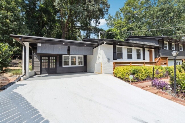 Building Photo - Fully Furnished: Beautiful 4-Bedroom Home ...