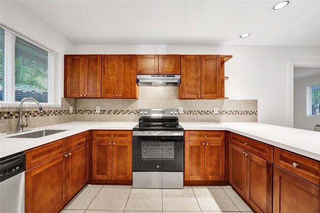 Building Photo - 30 SW 8th St