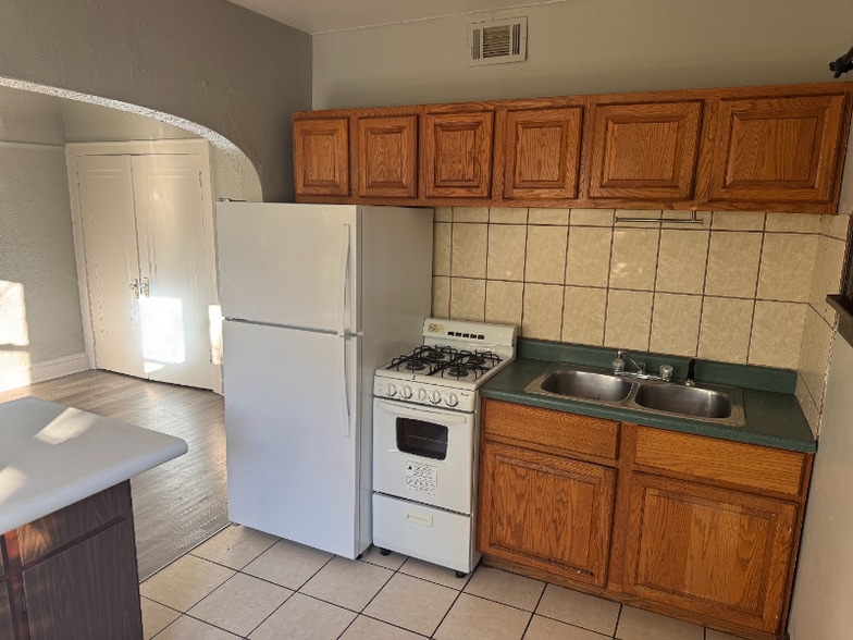 Building Photo - 417 N 39th St