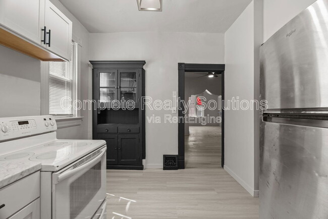 Building Photo - 4038 California Ave