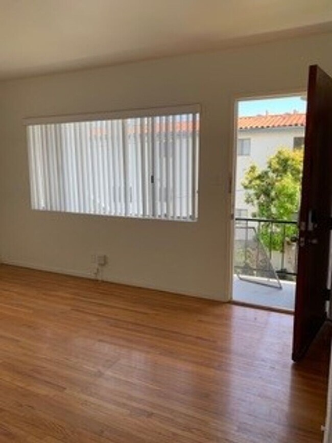 Building Photo - 18th Street