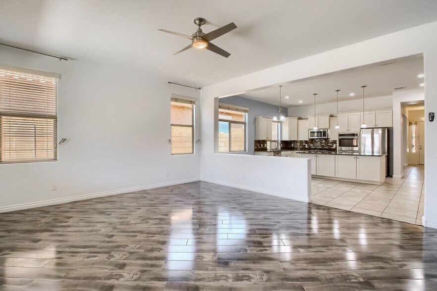 Building Photo - 237 E Lynx Pl