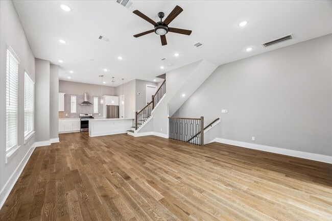 Building Photo - 1405 W 23rd St