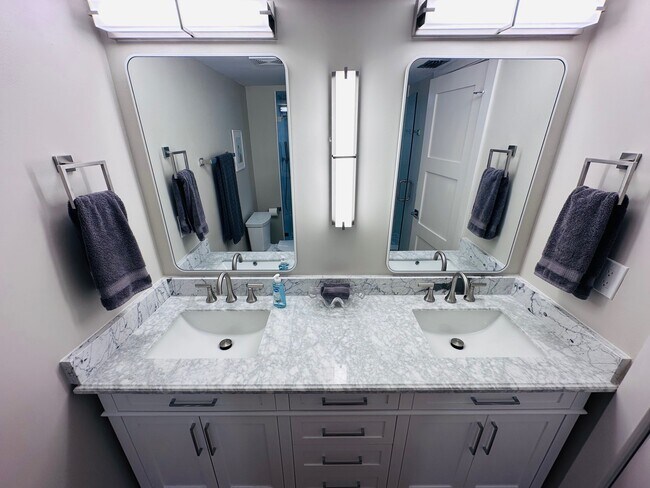 Building Photo - 555 Gulf Way