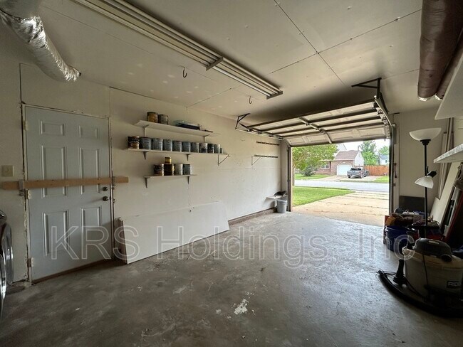 Building Photo - 208 Fort Worth St
