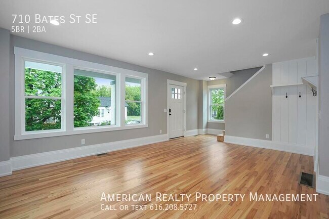 Building Photo - 710 Bates St SE