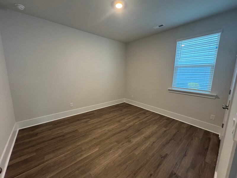 Building Photo - 5093 Roundhead Dr