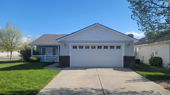 Primary Photo - 3 Bedroom 2 Bath Home In North Spokane