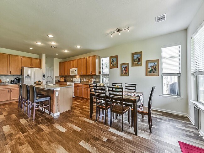 Building Photo - 15223 Sunlight Bay Ct