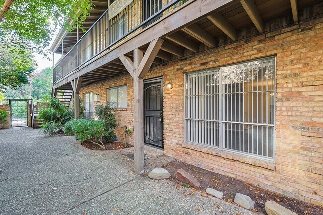 Building Photo - 3901-3903 Hawthorne Ave