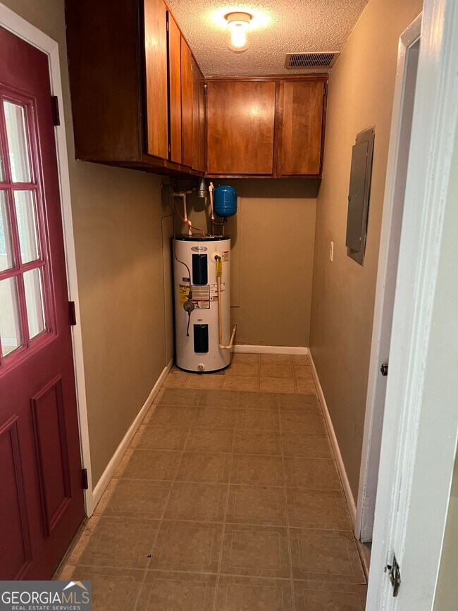 Building Photo - 203 Courtney Pl