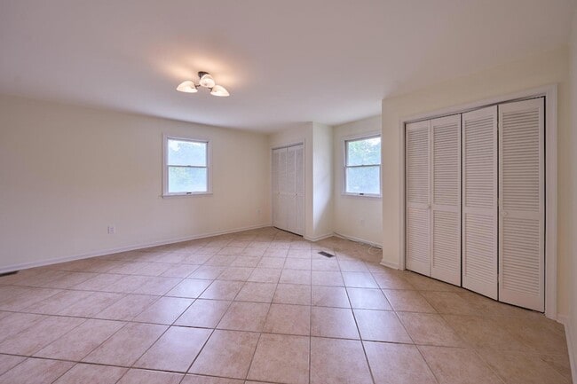 Building Photo - 2924 Gracefield Rd