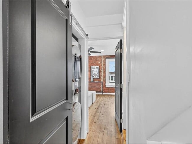 Building Photo - Gorgeous 4 Bedroom 2.5 Bathroom Available in Lancaster City