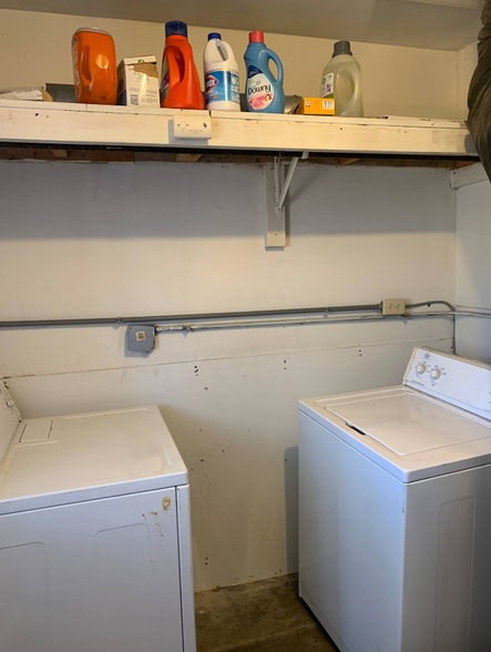 Building Photo - 2021 S Harris Ave