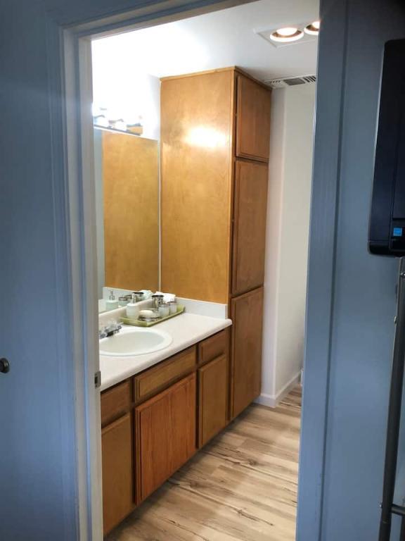 Building Photo - 525 Primrose Dr