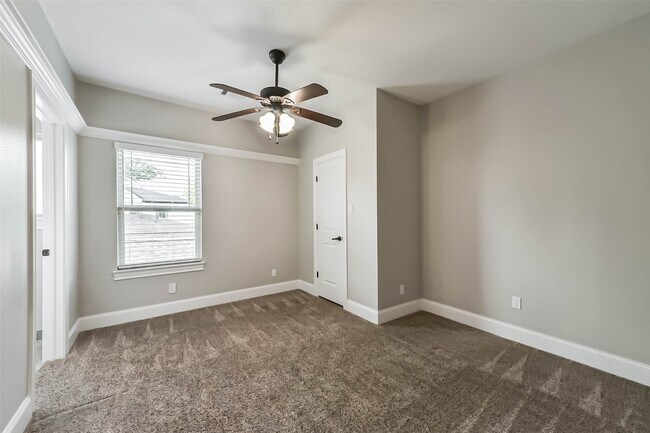 Building Photo - 1317 Chantilly Ln