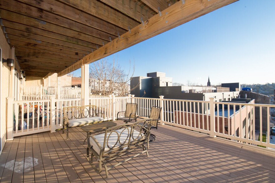 Building Photo - 4576 Silverwood St