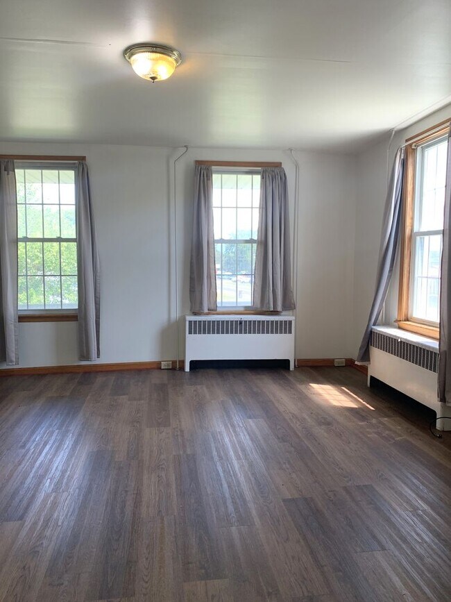 Building Photo - 5065 Buchanan Trail E