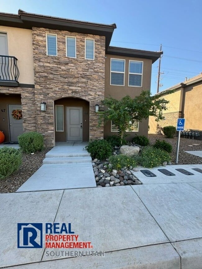 Primary Photo - Desert Hills Townhome