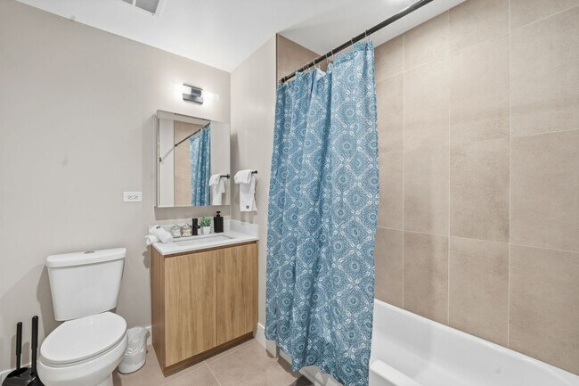 Building Photo - 6044 N Winthrop Ave