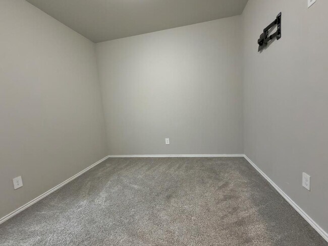 Building Photo - 1805 Ebbets Dr