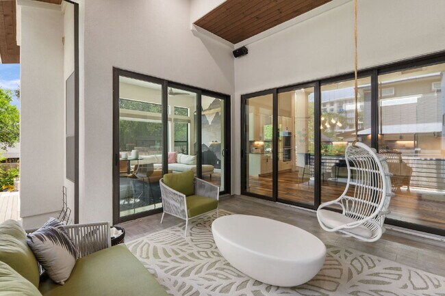 Building Photo - Modern Oasis in Bouldin Creek
