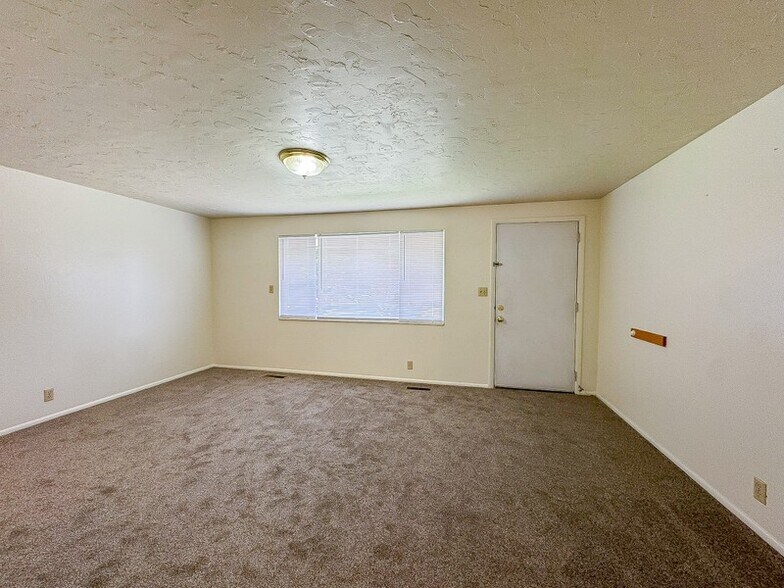 Building Photo - 1748 S 500 E