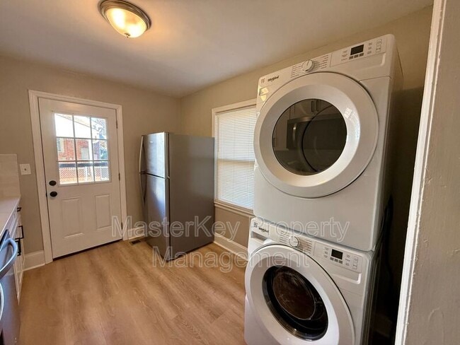 Building Photo - 1411 Hudson Ave