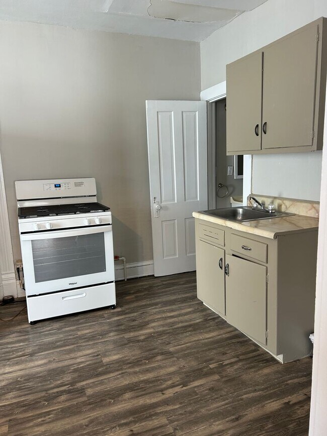 Building Photo - 7 S 4th St