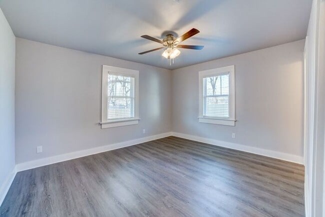 Building Photo - Classic Charm With All New Amenities 3/2 House!