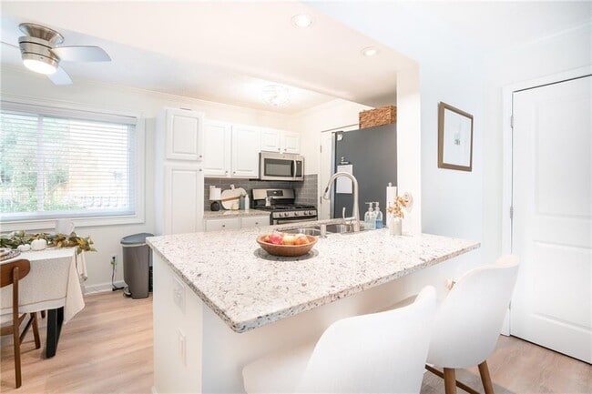 Building Photo - 100 Biscayne Dr NW