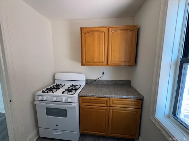 Building Photo - 30 Locust Hill Ave
