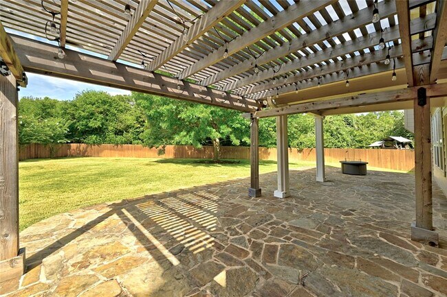 Building Photo - 105 Hal Sutton Cove
