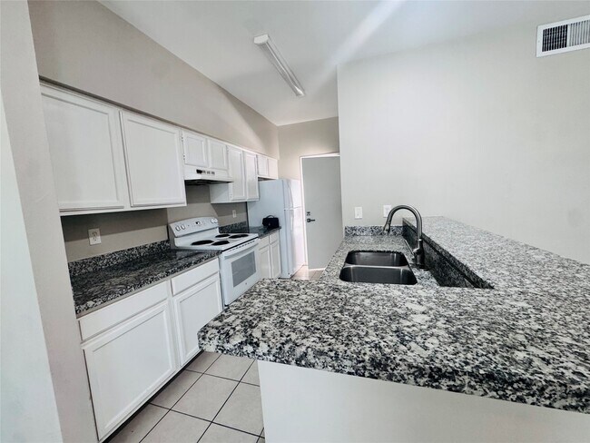Building Photo - 7352 Regency Square Ct
